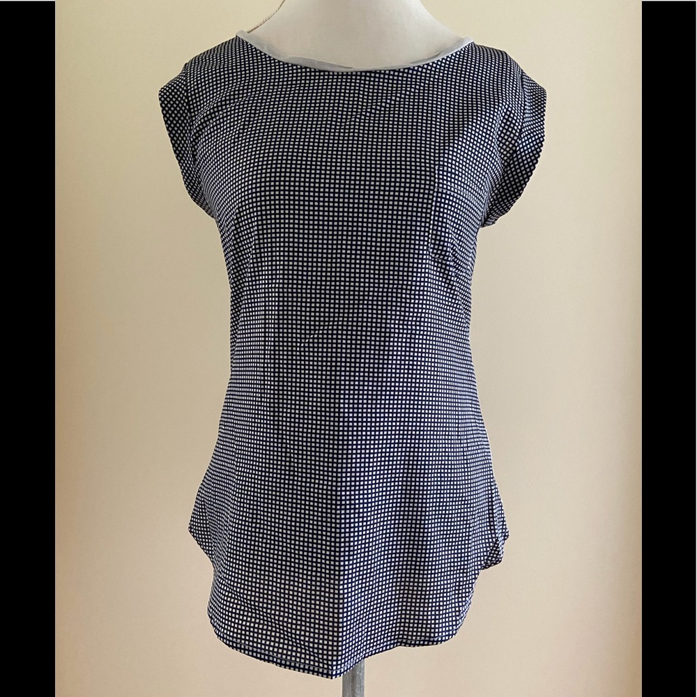 Cute Print Top w/ Solid Gray back - Picture 1 of 6